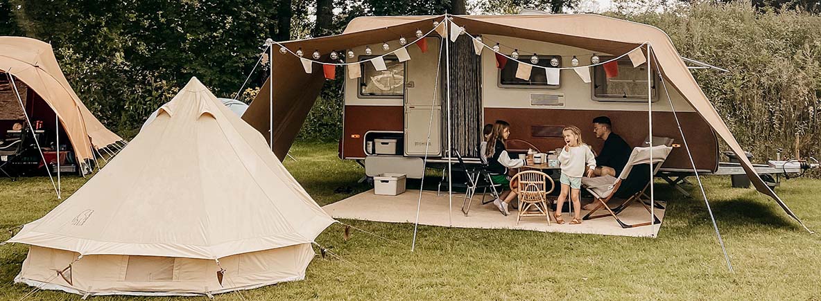 Een kijkje in de caravan Sjoerd en Anna