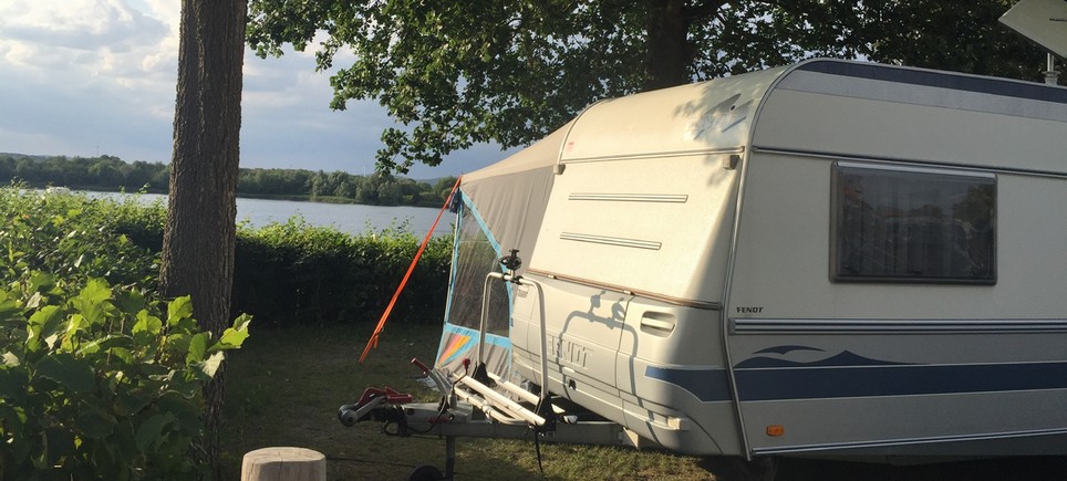 Een kijkje in de caravan van Lukas en Tanja