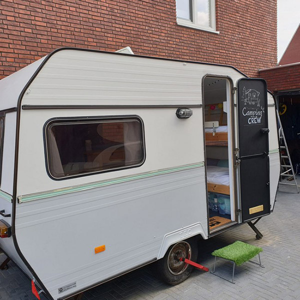 Een kijkje in de caravan van Wendy en Patrick