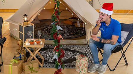 Kerstsfeer bij tent